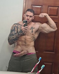 Bodybuilder shows humongous and lengthy penis