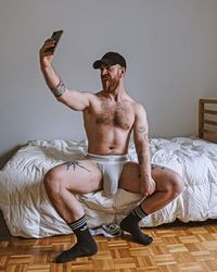 Hot  daddy  selfie