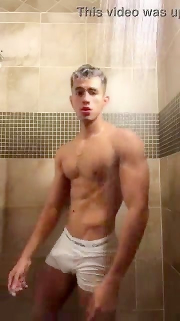 Uriel Márquez shower bulge!!!!