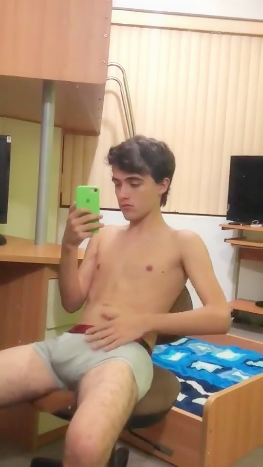 A twink bedroom solo