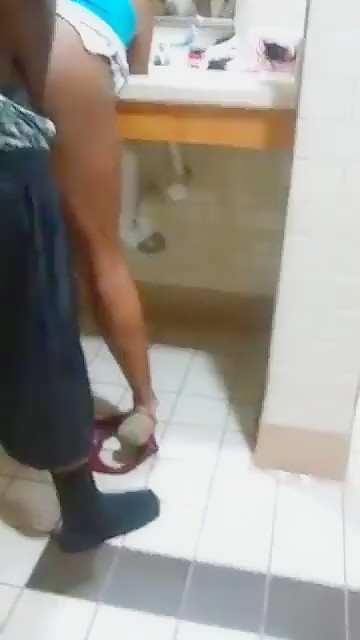 HOMEBOY SMASH THOT IN PUBLIC BATHROOM WHILE I RECORD