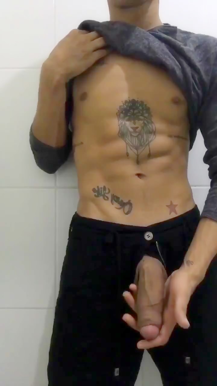 Italo Andrade showing off - front and back