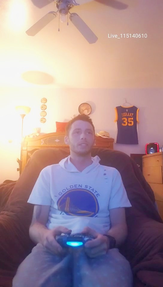 Golden state fan fails to hide boner while playing fortnite