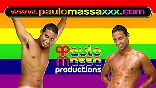 Paulo Massa streching tiny hole