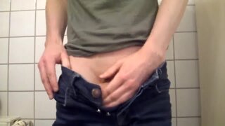 A guy with a huge cock ends up with a fountain of cum