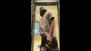 EddiebigDickk's elevator show