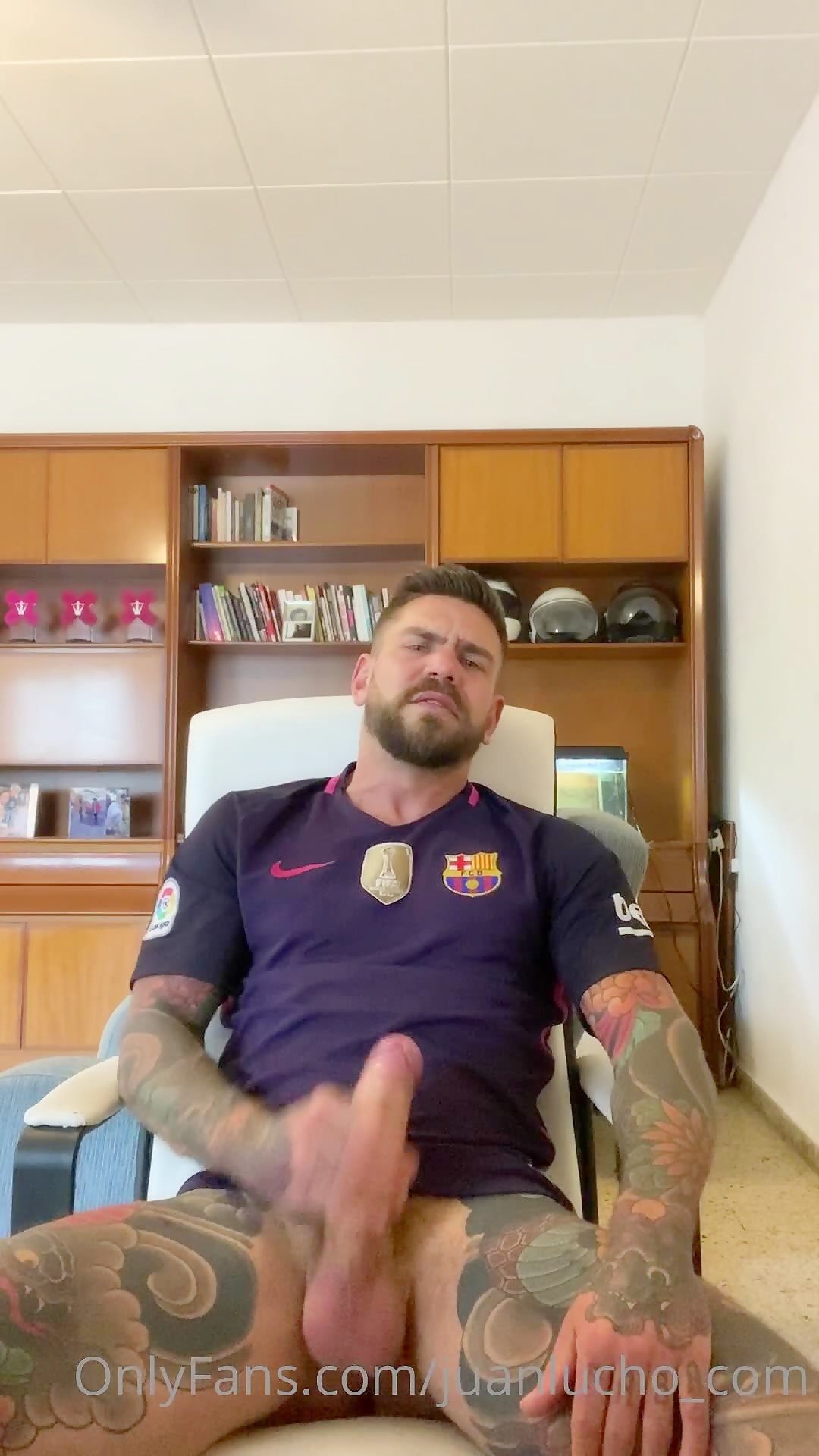 Juan Lucho Jerking Off